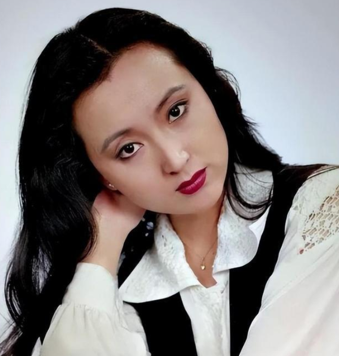 回顾陈晓旭她是现实里的林黛玉最终孤身一人离开了这个世界