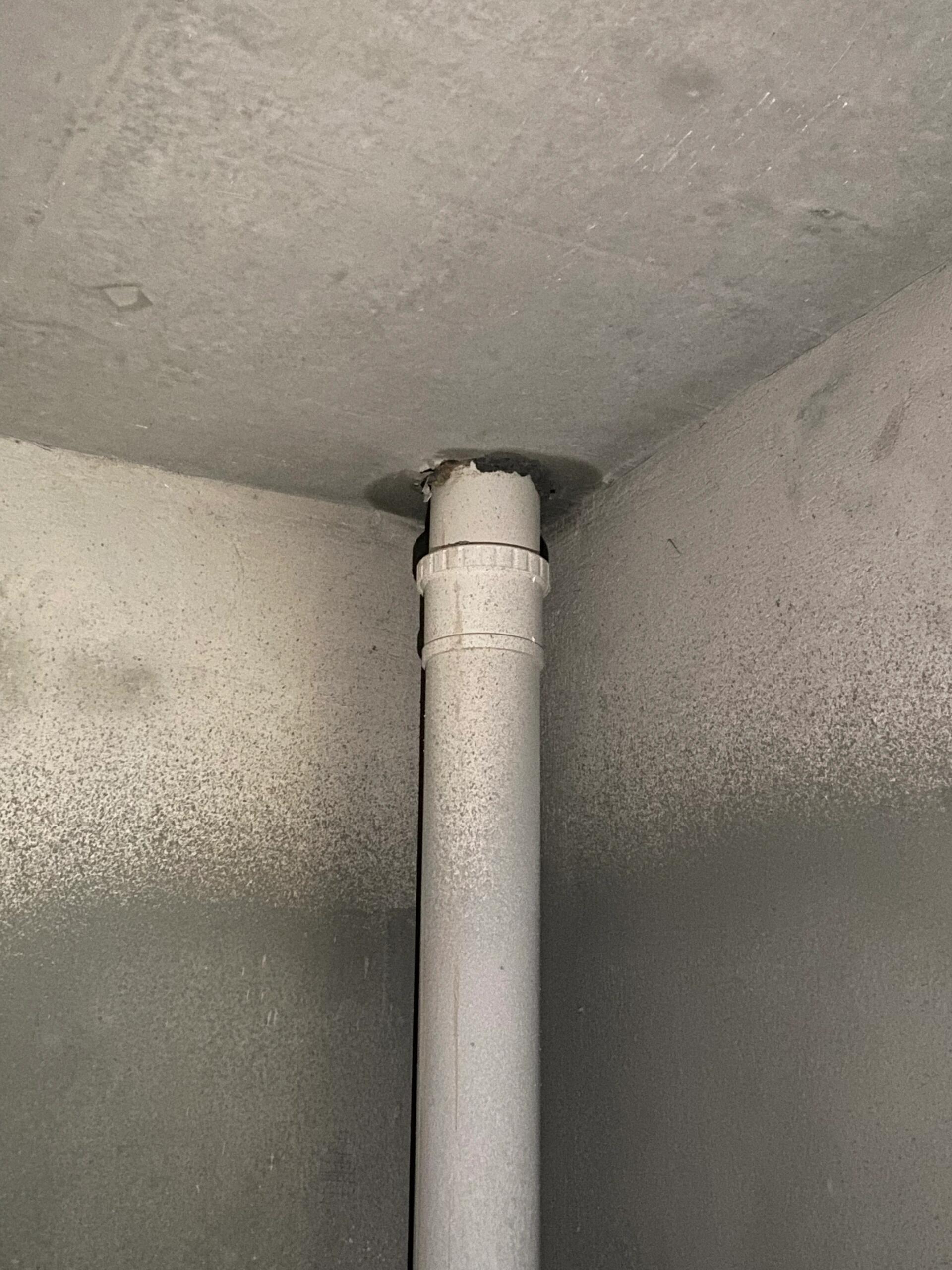 闭水测试48小时后,楼下主下水管处有渗水,没有滴水,这个麻烦吗?