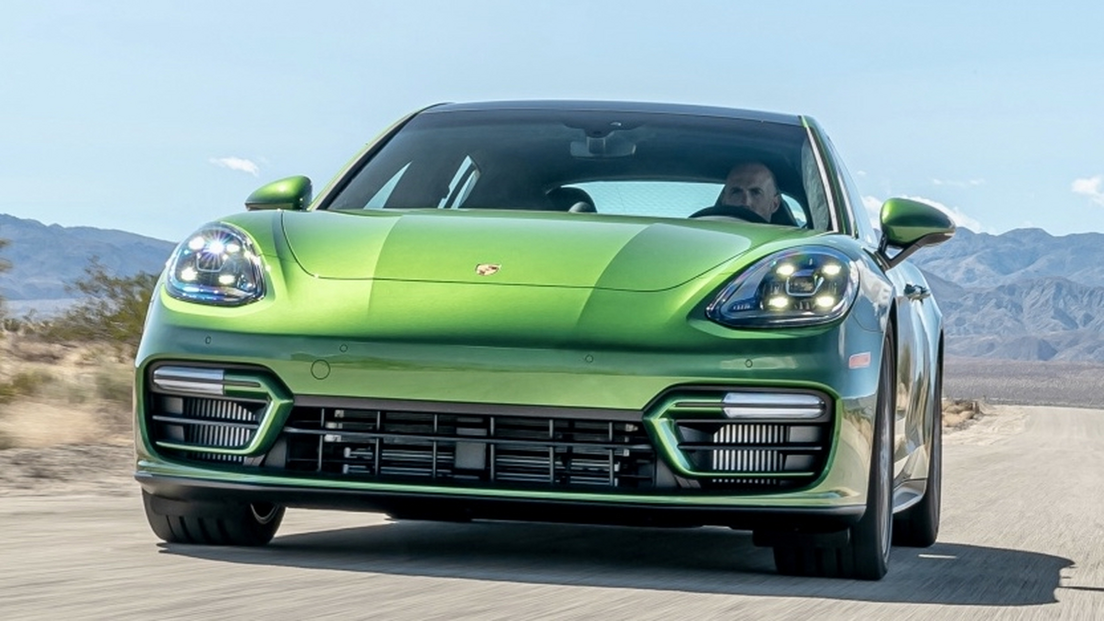 荧光绿车身的保时捷帕拉梅拉分享一下