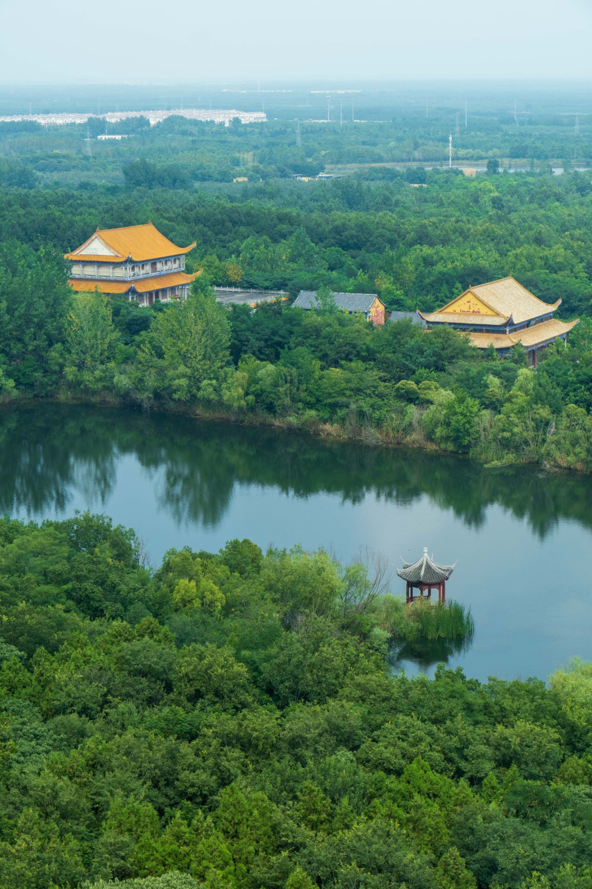98宿迁的三台山国家森林公园,坐落于江苏第四大淡水湖骆马湖畔.