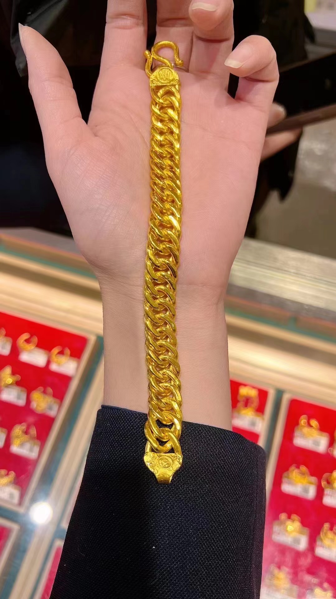 蛇骨链:由多个小金环相互连接 金手链黄金手链款式金手链图片金手链