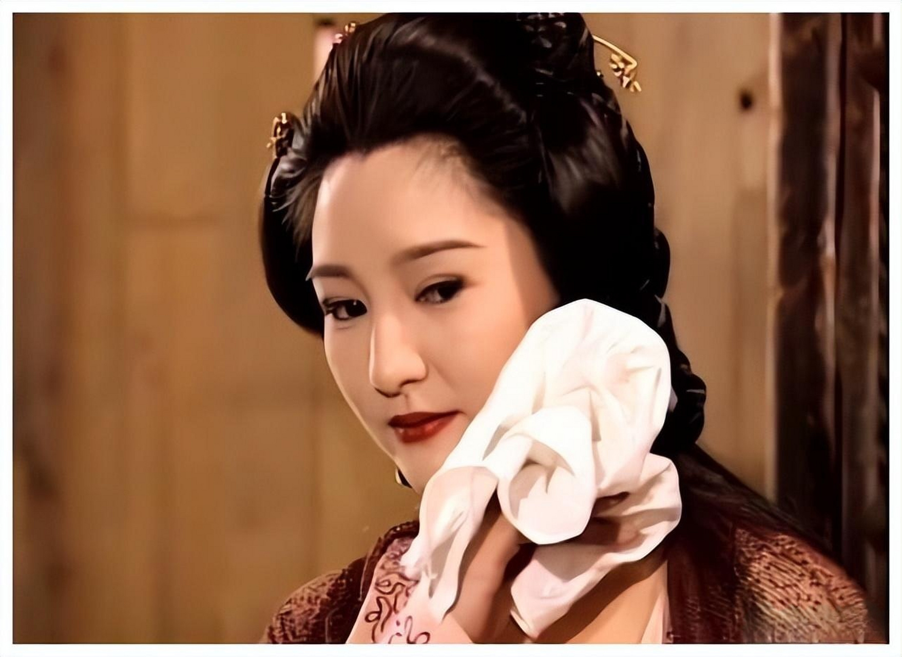 黄日华版《天龙八部》,里面有很多经典角色,比如马夫人.