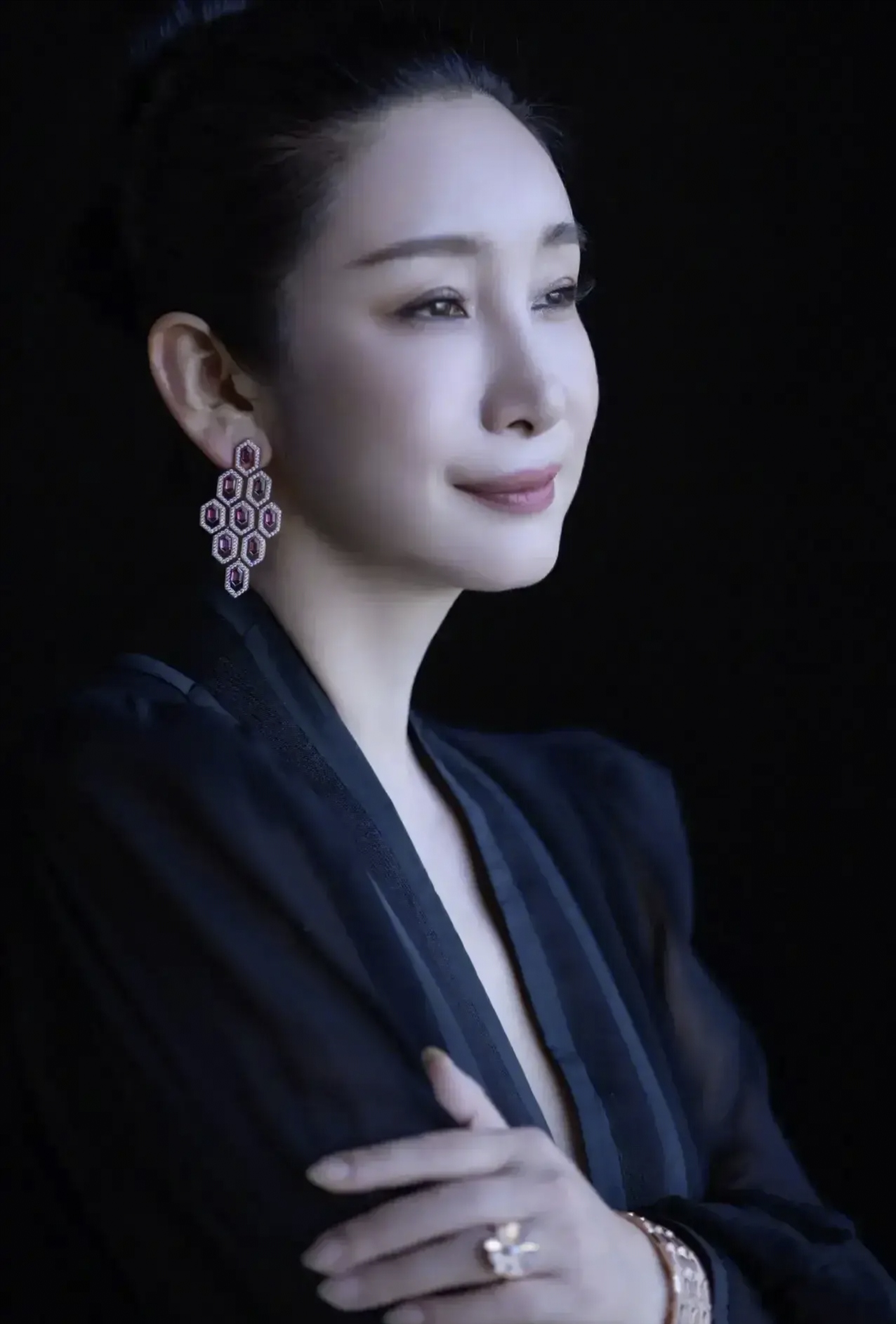 秦海璐因割双眼皮引发热议,她霸气回应:"整了就整了,咋的啦!