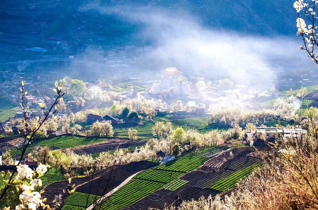 春天,从金川出发