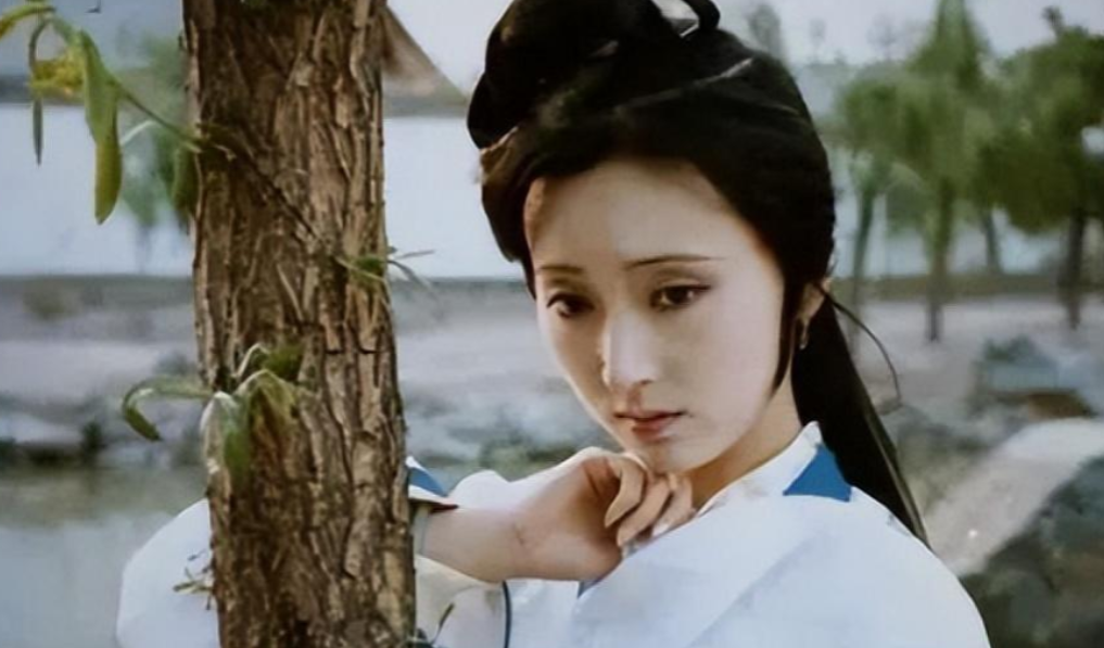 回顾陈晓旭她是现实里的林黛玉最终孤身一人离开了这个世界