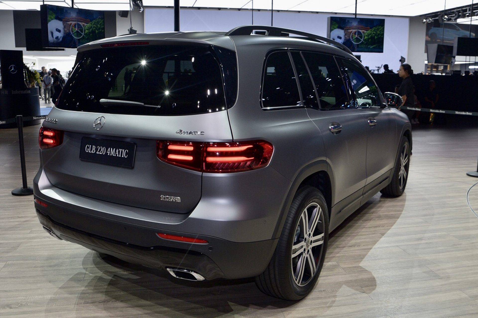 奔驰glc,glb和gla尾部同框照