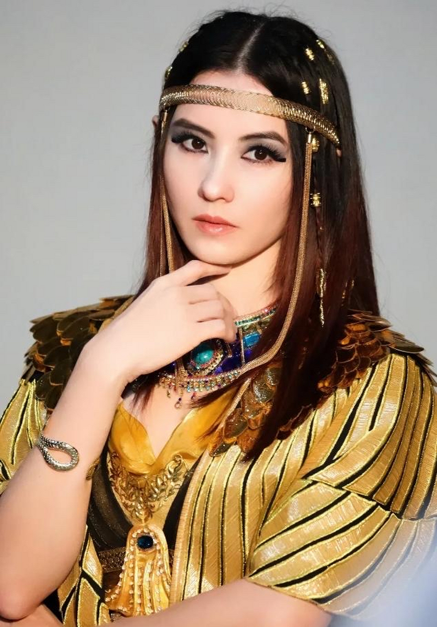 不同女星版本的埃及艳后造型.伊丽莎白泰勒最奢华,我心中费雯丽最美