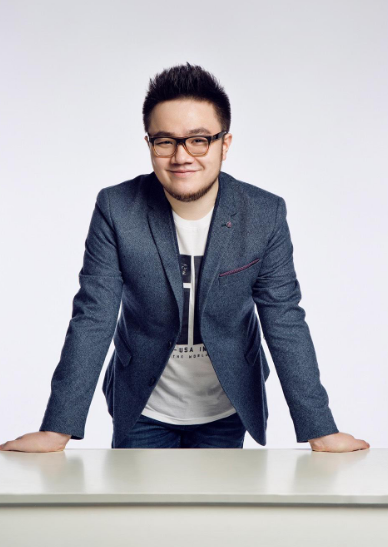 回顾巴图生父英达再婚后被继父抚养以后我就是母亲的避风港