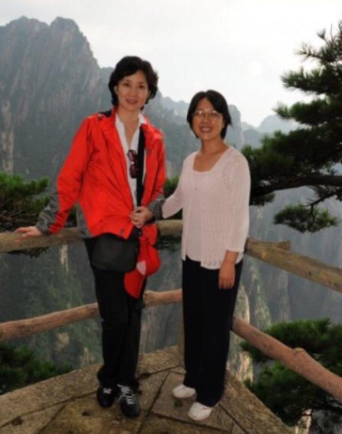 回顾央视首席女主播李修平42岁再婚嫁大10岁丈夫60岁无儿无女