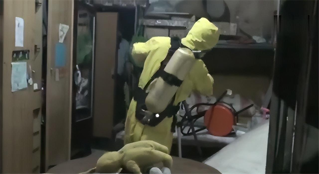 2015年天津一家四口包馄饨吃完三人殒命屋顶吊扇成帮凶