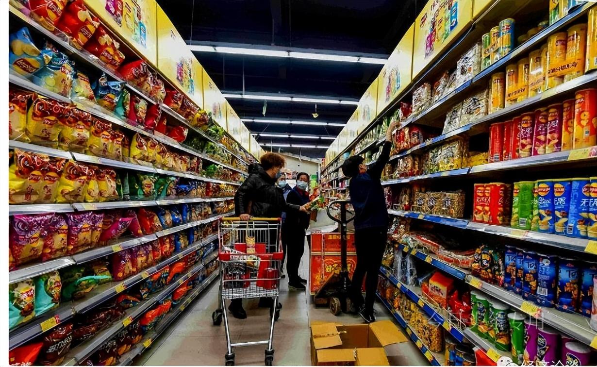 回顾电商与外卖带来的影响实体店面临困境如何实现平衡发展之路