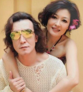 回顾李咏的妻子哈文丈夫病逝含泪安慰公婆我永远都是李家的人