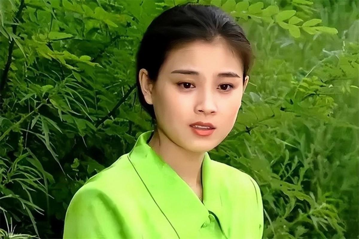 回顾赵明明月子期间办离婚23年坚持不嫁陪伴女儿依旧单身