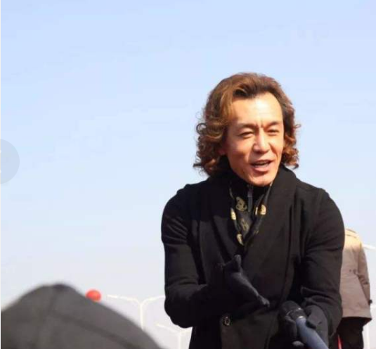 回顾李咏的妻子哈文丈夫病逝含泪安慰公婆我永远都是李家的人