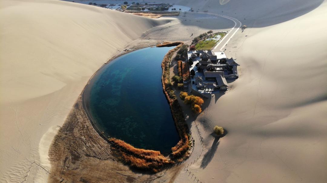 月牙泉为何千年不干?