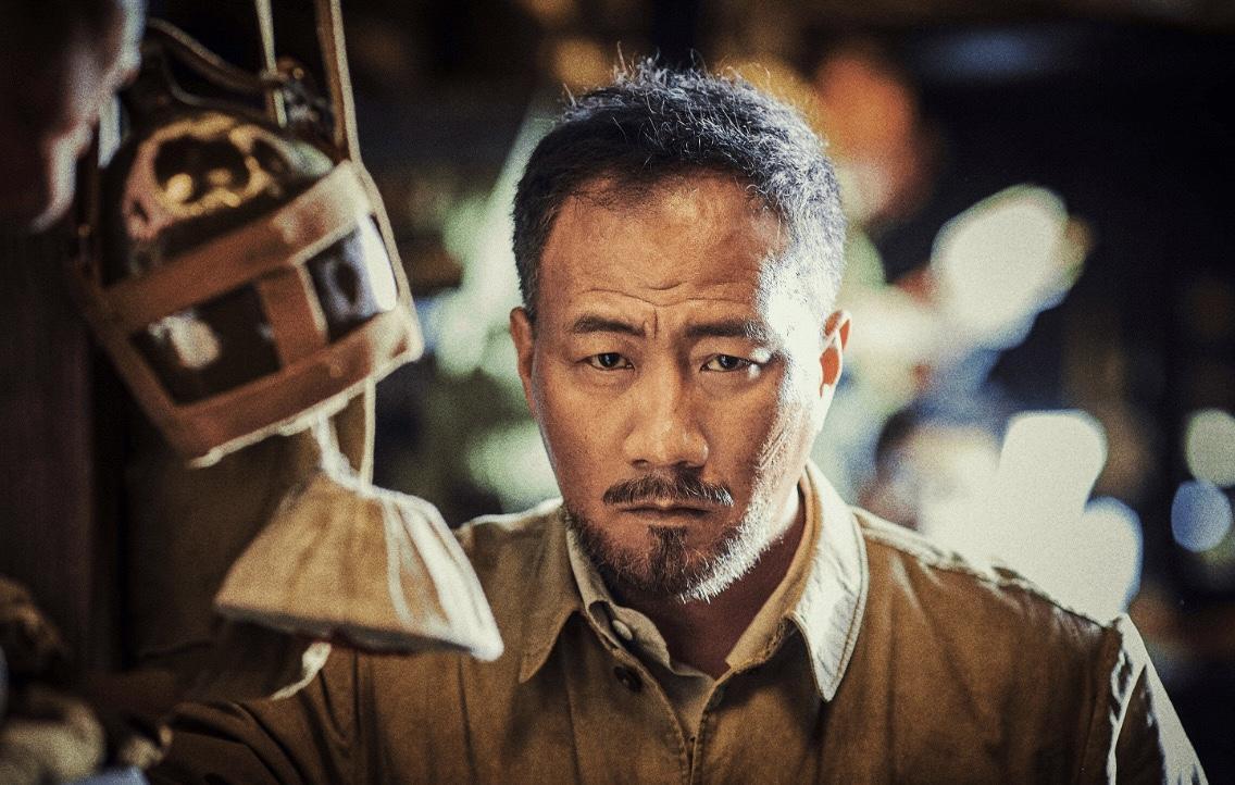 收手吧于震别再羞辱观众智商了48岁演剧版长津湖雷人又无脑