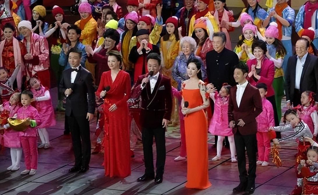 回顾李思思9次登上春晚嫁给初恋连生2子真正的人生赢家