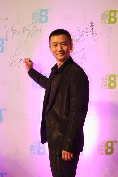 回顾何音与黄志忠结婚13年生有一子离婚后嫁小9岁老公如今美满