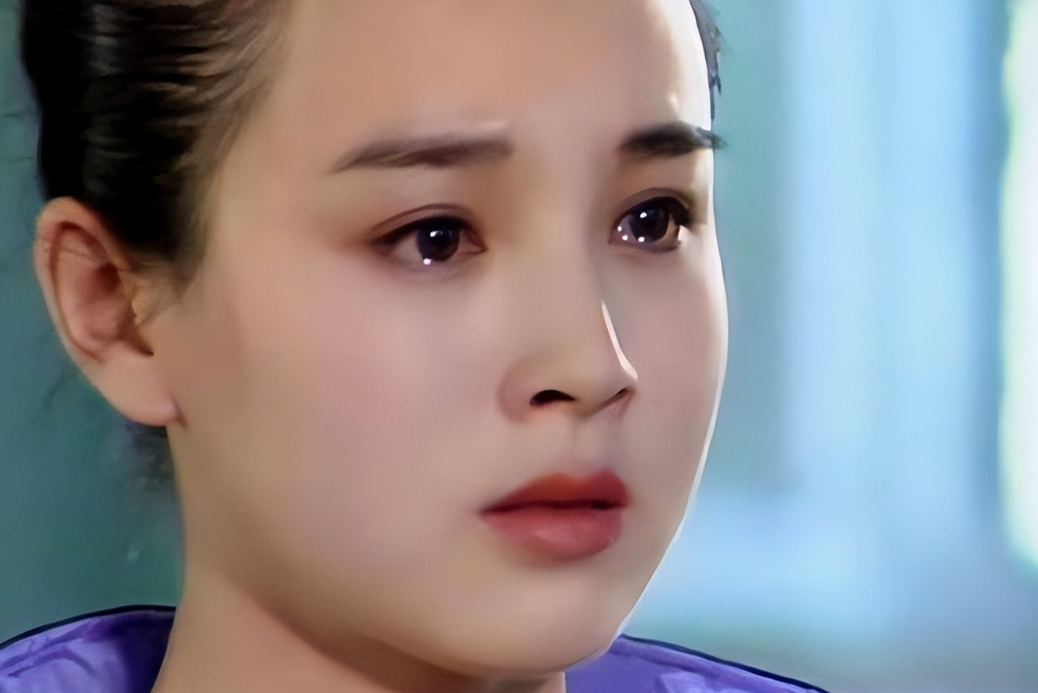 回顾赵明明月子期间办离婚23年坚持不嫁陪伴女儿依旧单身