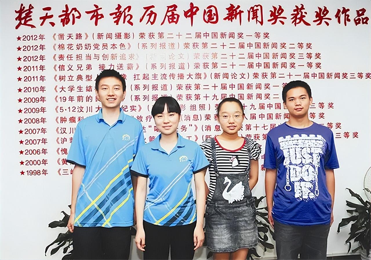 其实,李卓雅这一年经历了很大的心理压力,因为她是个复读生.