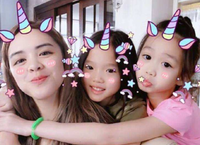 回顾钟丽缇三段婚姻三个女儿嫁小12岁老公后在卑微中感动自己