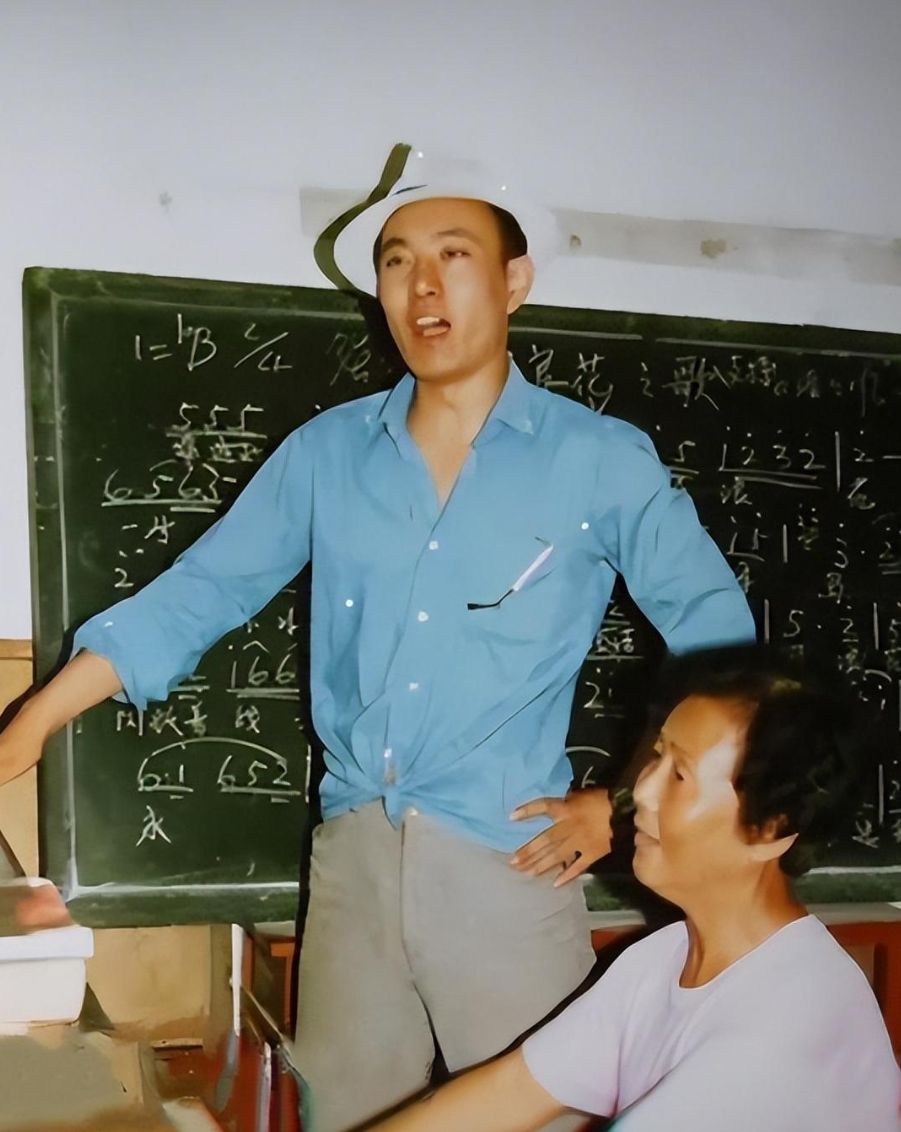 回顾姚刚不结婚也不要孩子买千万豪宅自己一个人住他追求什么