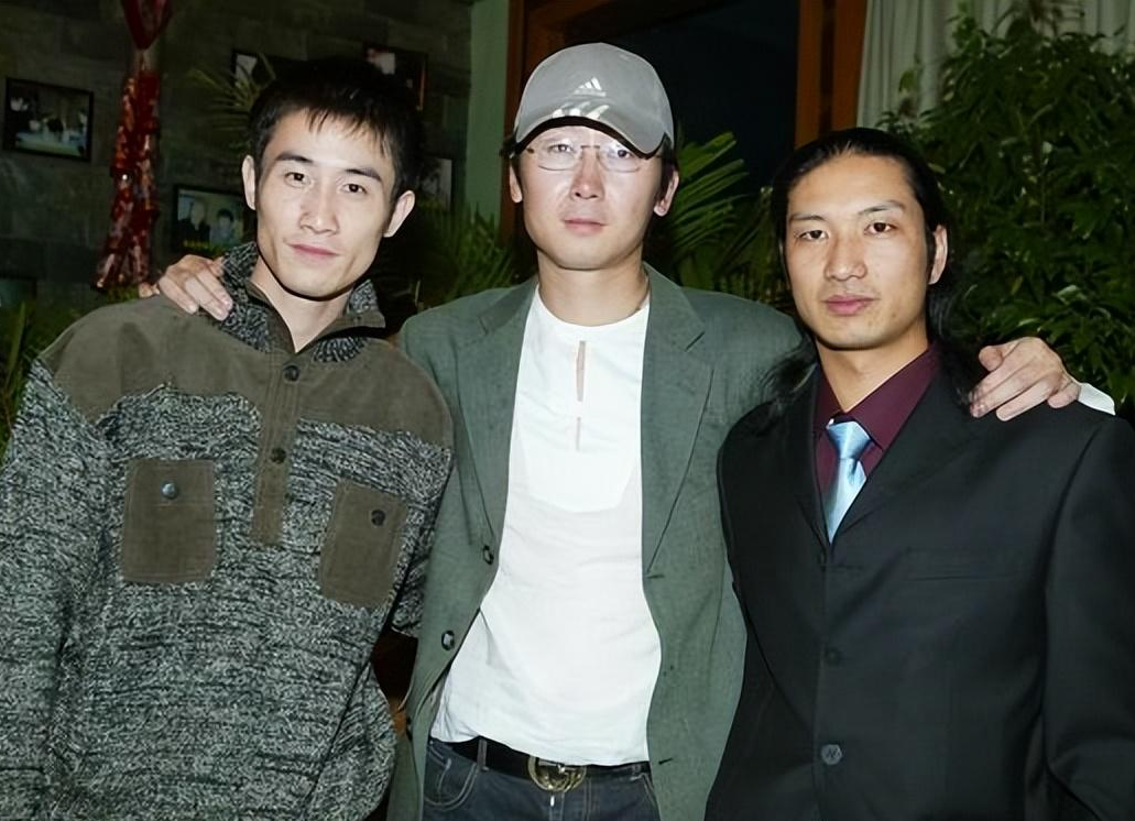 回顾演员奇道妻子瞒着父母偷户口本和他结婚今一家三口很幸福