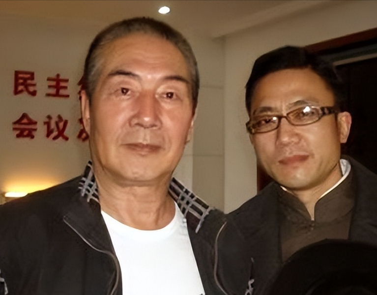 回顾演员杜雨露病逝两年葬礼仅6人参加遗孀的选择令人泪目