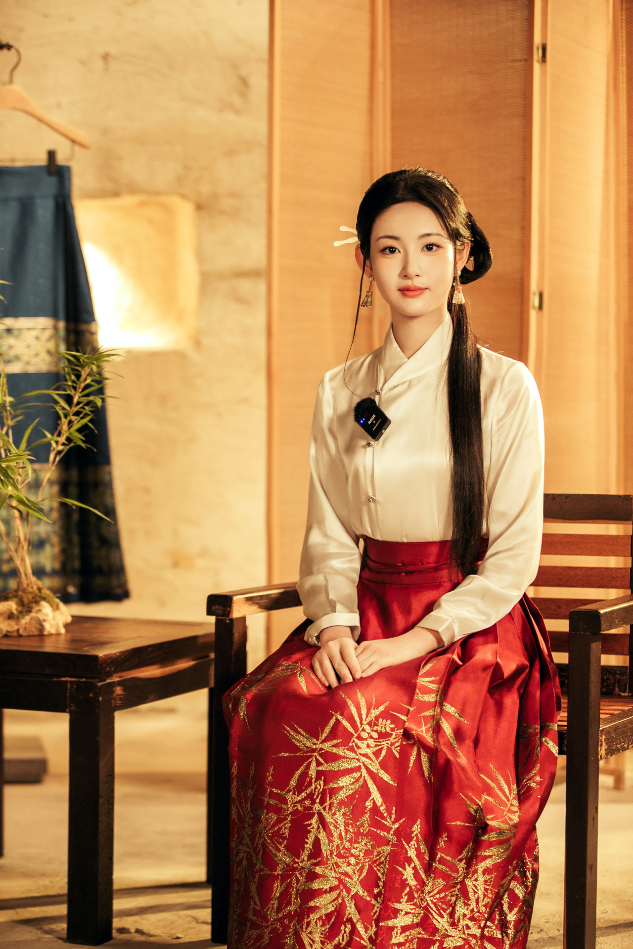 生活在左·林栖:「方圆」马面裙大秀|aw24中国国际时装周