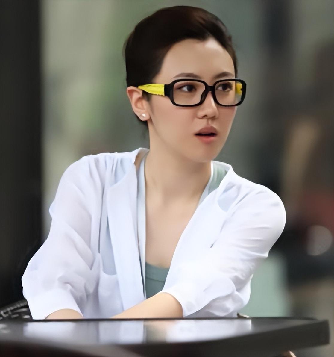 回顾宋丹丹儿媳王博谷嫁给小7岁的巴图38岁生二胎被婆婆宠成宝