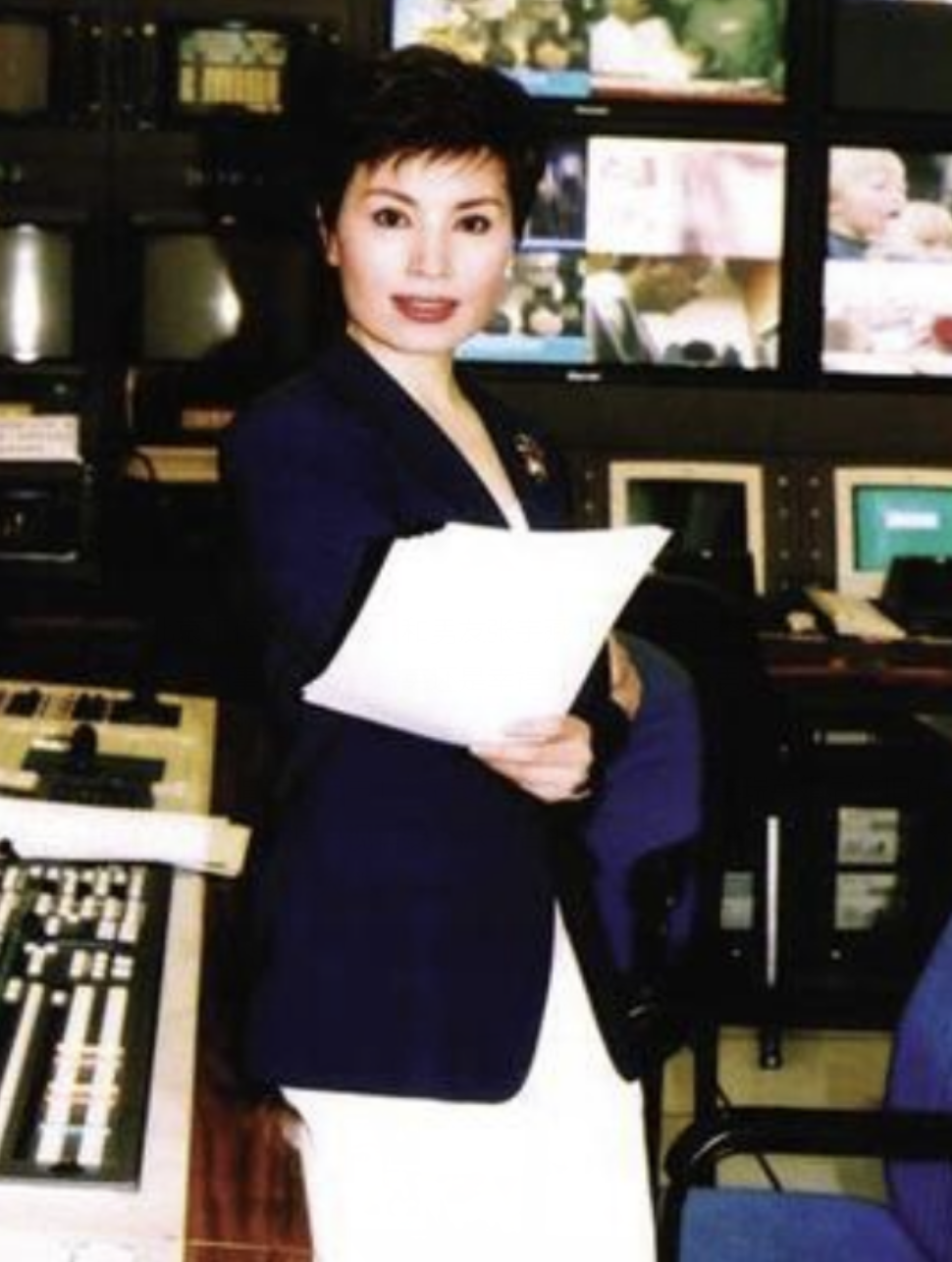 回顾李瑞英播报新闻联播18年0失误儿子坠楼仍坚守岗位