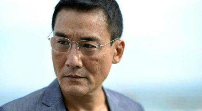 回顾梁家辉风光背后是对妻女的愧疚支持14岁女儿恋爱不怕吃亏