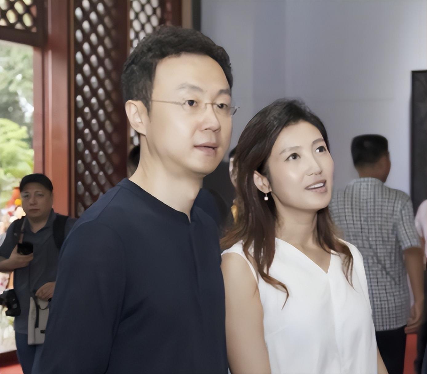 2016年,春妮邀请同班同学刚强,李梓萌,月亮姐姐到她的节目中聚会.