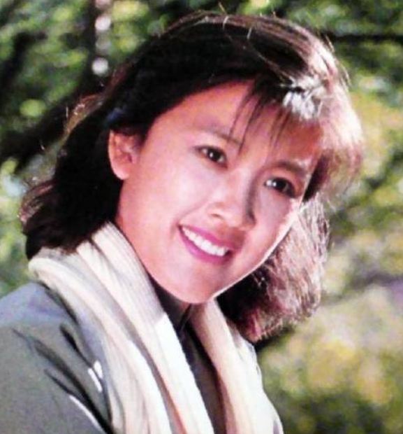 回顾演员宋春丽为事业放弃生育40岁做试管61岁终于当上母亲