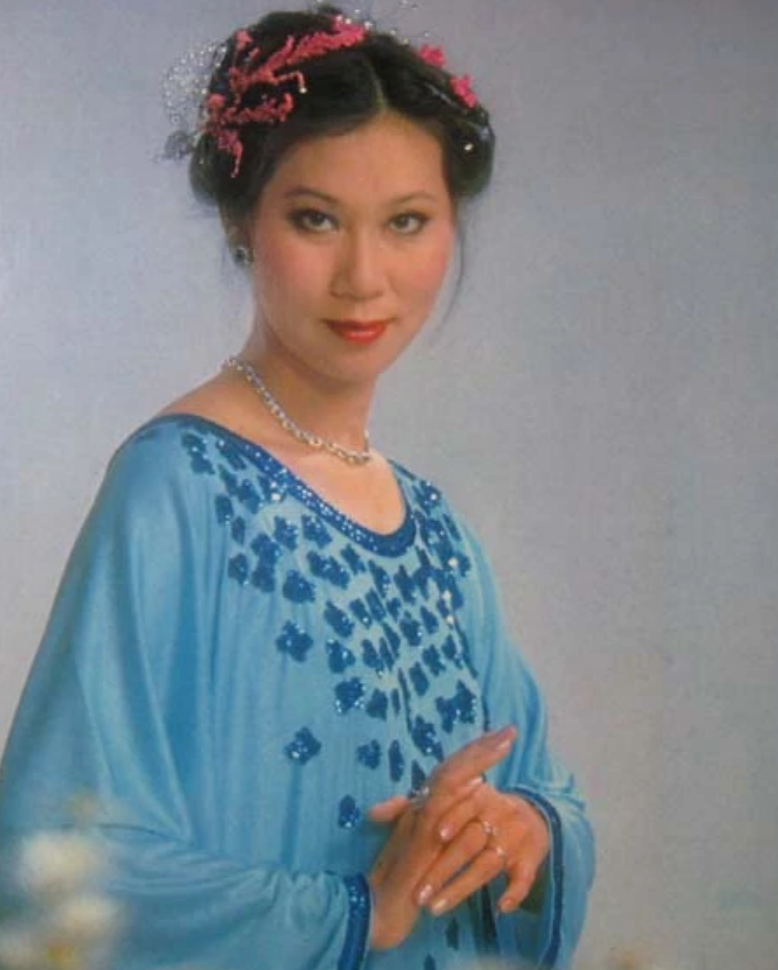 回顾歌手奚秀兰丈夫为她被赶出豪门凭春晚走红73岁无儿无女