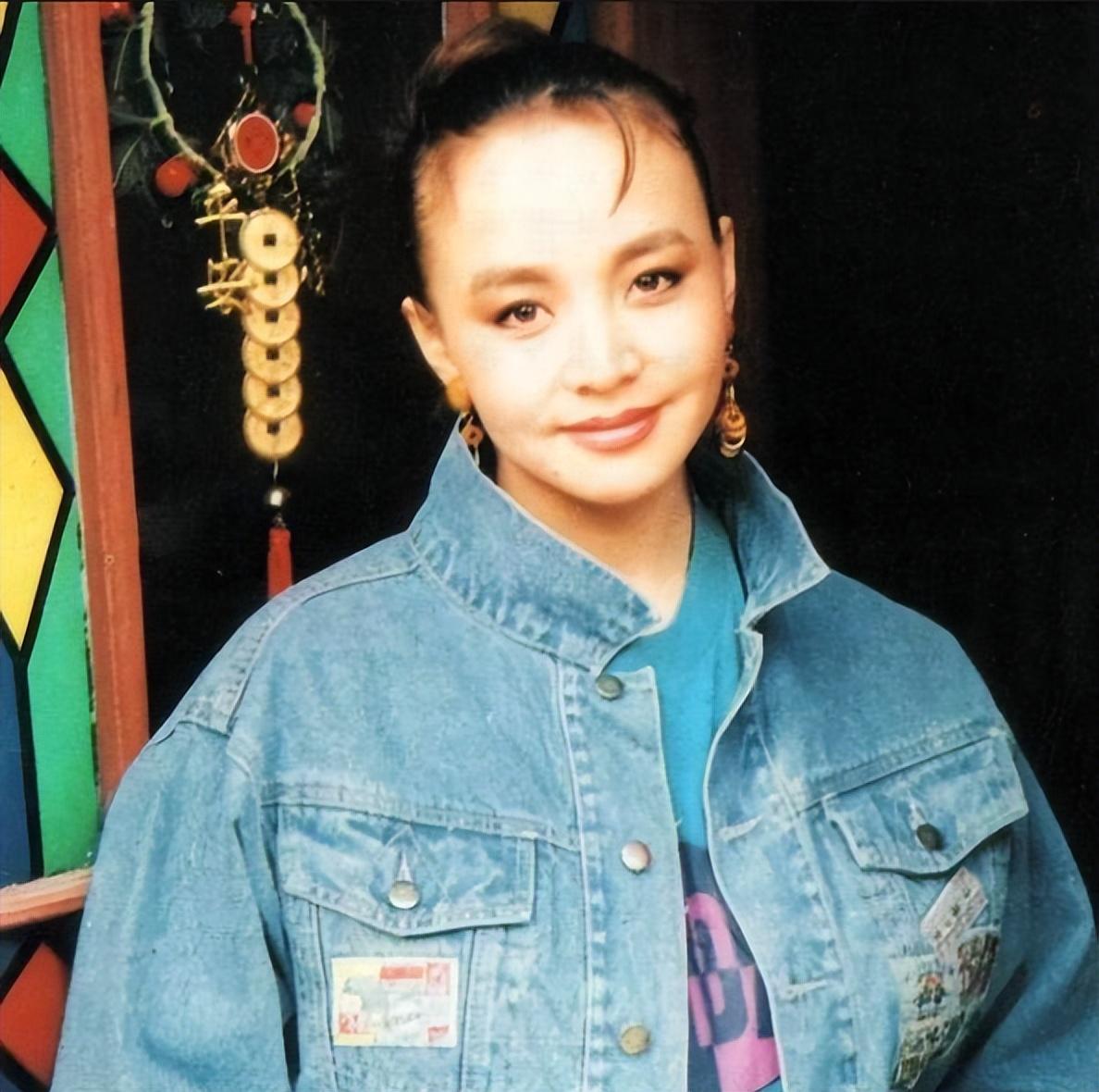 回顾宋丹丹儿媳王博谷嫁给小7岁的巴图38岁生二胎被婆婆宠成宝