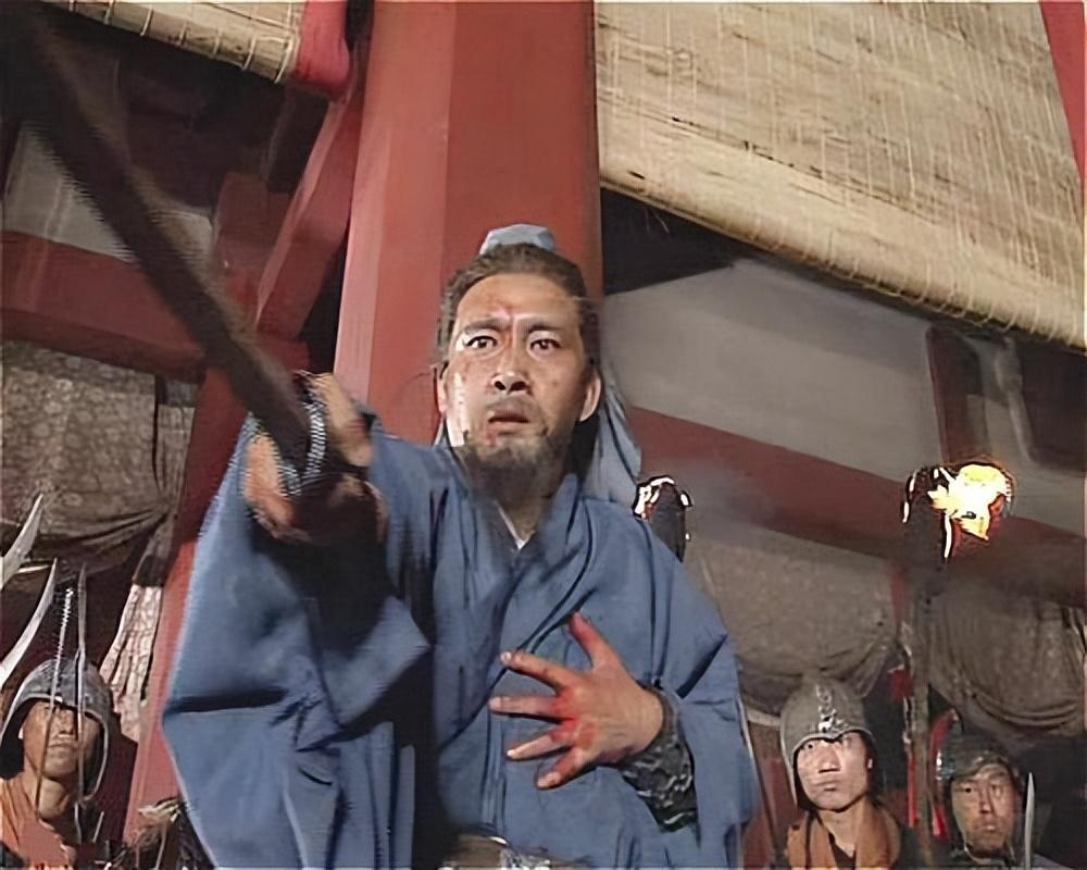 姜维字伯约,天水冀人也,少孤,与母居,好郑氏学他爹原来当过天水郡功曹