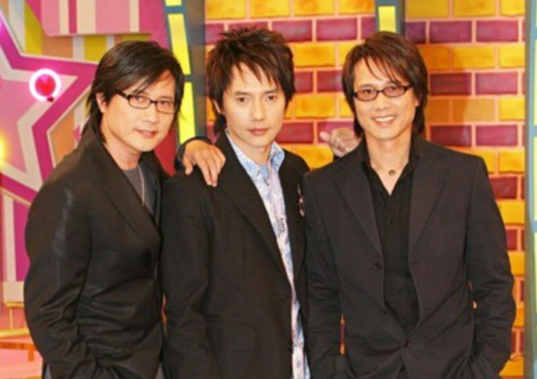 回顾包小柏娶圈外人妻子22岁女儿患病早逝56岁白发令人心疼