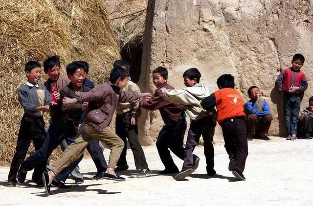 回顾:宁夏7岁小女孩一笑成名,后拒百万签约,如今怎么样了?