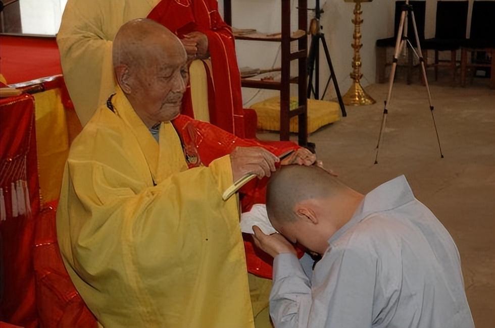 2008年河南女大学生因一个梦选择出家14年后这就是幸福生活