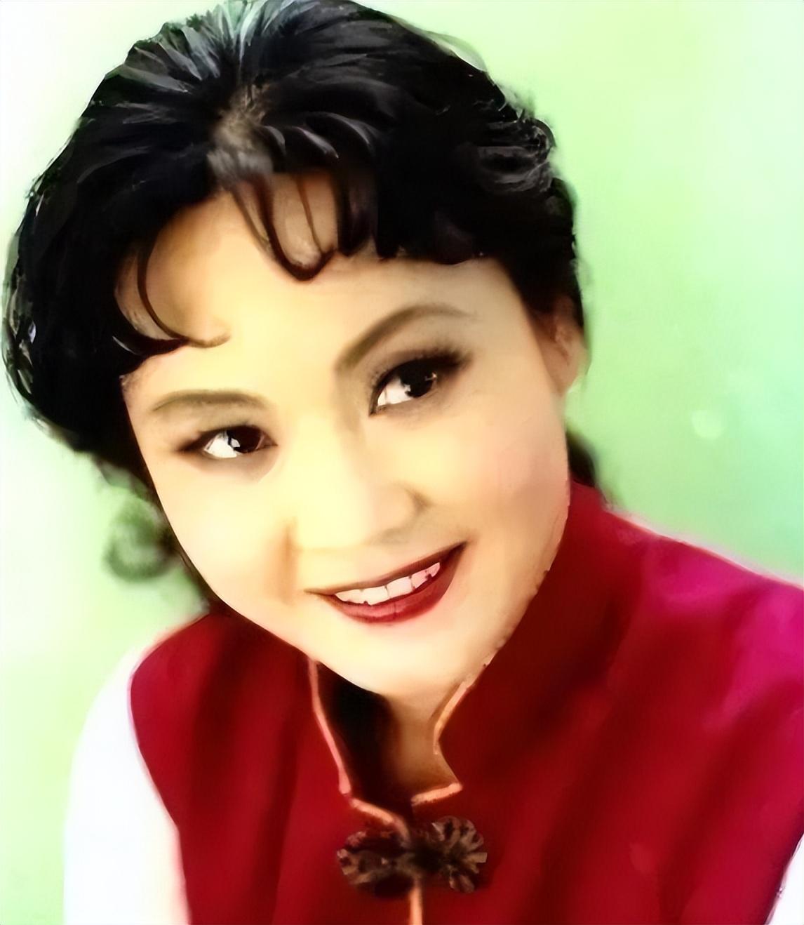 回顾李谷一女儿肖一虽妈妈忙于工作没空管我但我仍以她为骄傲