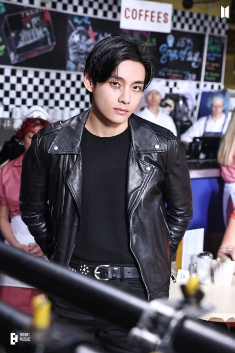 btsv金泰亨虽然在当兵中但新歌friends照样拿下了冠军