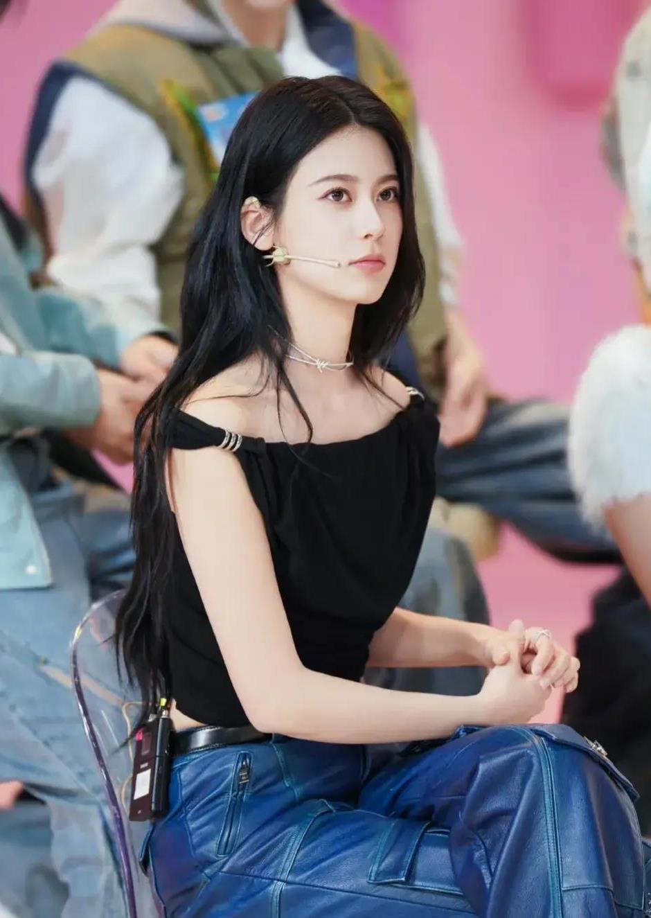 《花少好友记》开录,赵昭仪秦海璐机场热聊,张翰回归引热议!