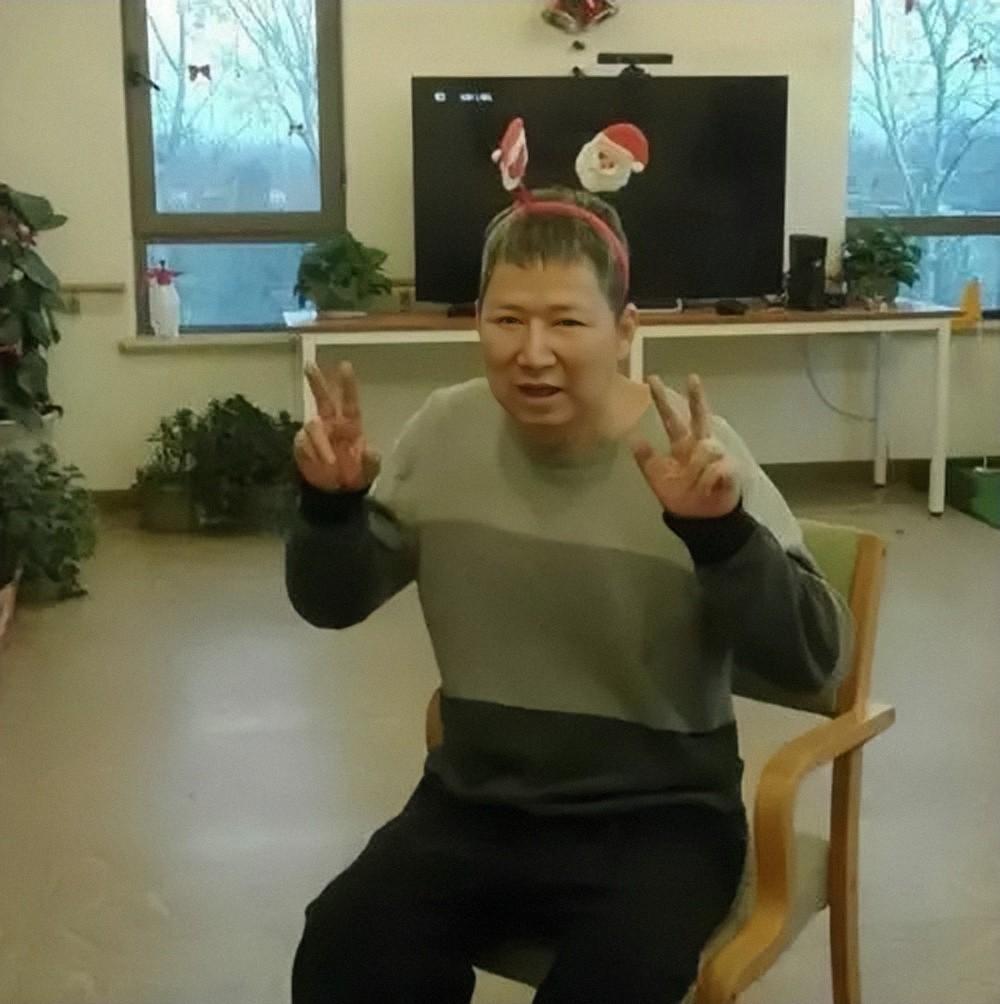 回顾富豪继承妻子268亿晚年财产受手下控制被迫跟保姆结婚