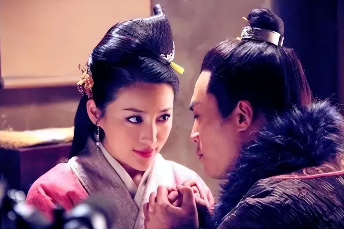 武松作为都头,自然是受不了这种骚扰,所以从武大郎的家里搬了出来
