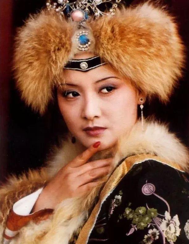 回顾张国立与罗秀春离婚34年他再婚幸福甜蜜至今单身牵挂儿子