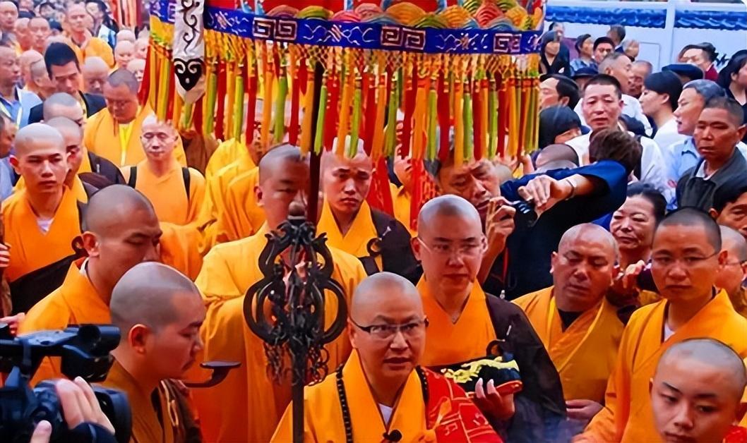 1989年,成都电子科技大学的一个年轻人毕业了.