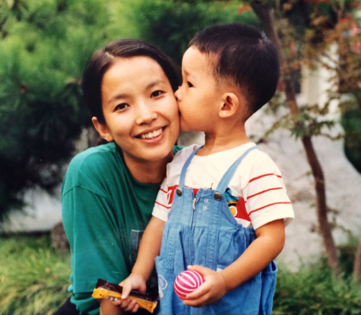 回顾霍凡被丈夫张丰毅疼爱结婚29年无儿女用爱温暖了继子