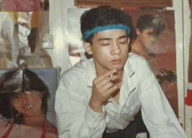 回顾陈小春从问题少年到孝子艰难成名后母亲患癌带母亲四处求医