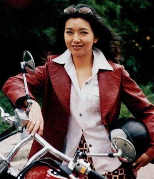 回顾江珊的女儿高亦心父亲高曙光再婚后我成为妈妈的避风港